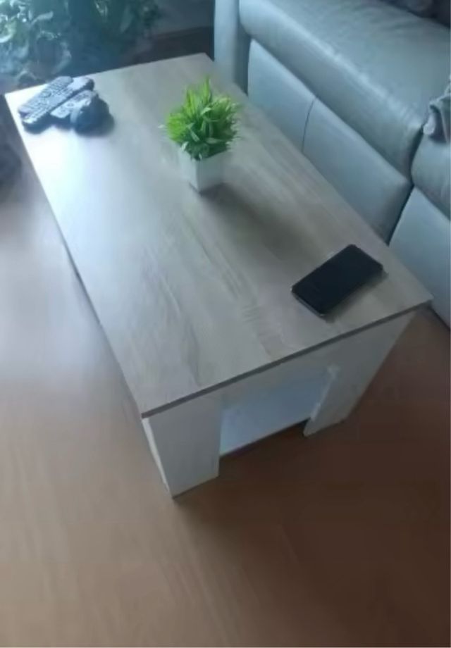 Tavolo centrale sollevabile. Nuovo.