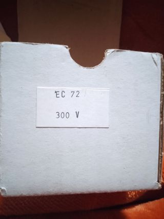 Voltímetro analógico.