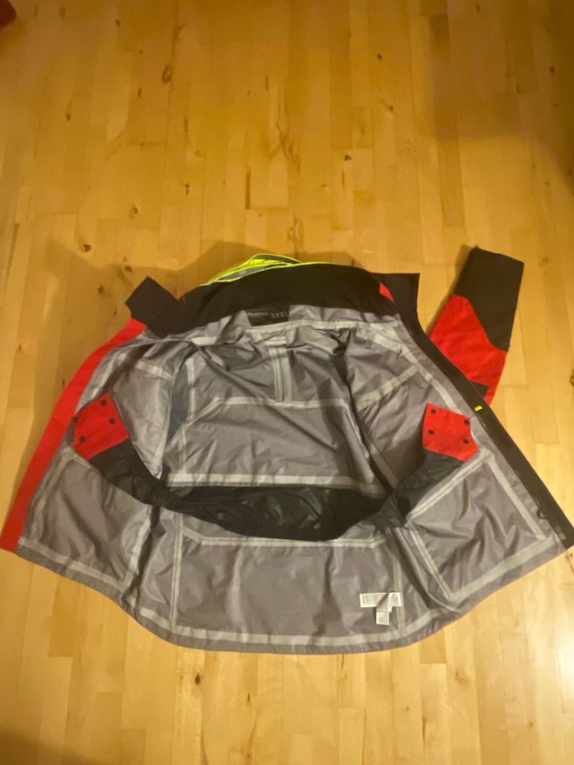 Chaqueta empermesble roja