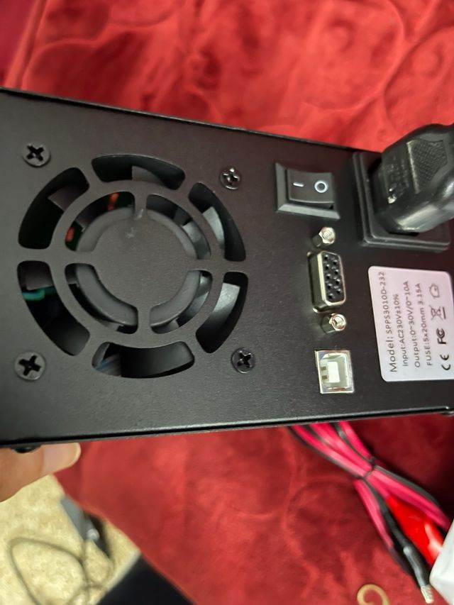 Fonte de alimentação programável 32V 10A