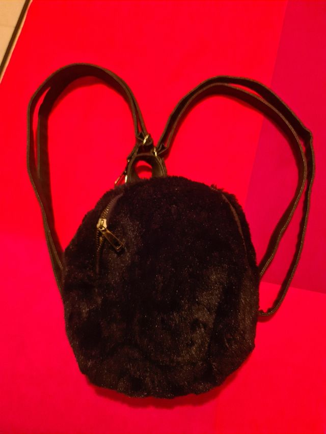 Mochila negra peluche niña o mujer