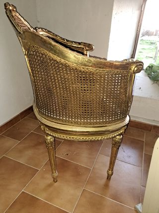 Sillón antiguo Luis XVI con rejilla dorada