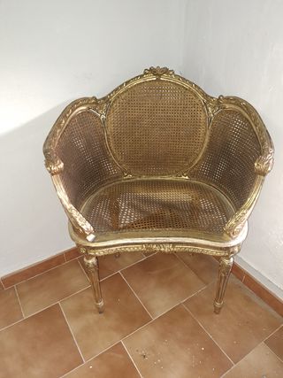 Sillón antiguo Luis XVI con rejilla dorada