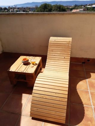 Diván de madera con tratamiento 