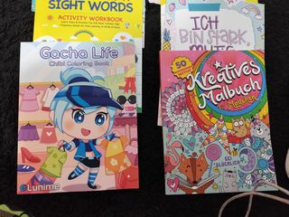 Libros varios de escritura y diseño para niñs