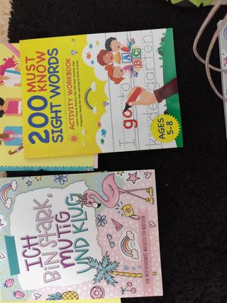 Libros varios de escritura y diseño para niñs