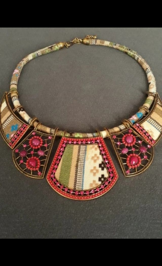 Gargantilla o collar artesanal. Nuevo