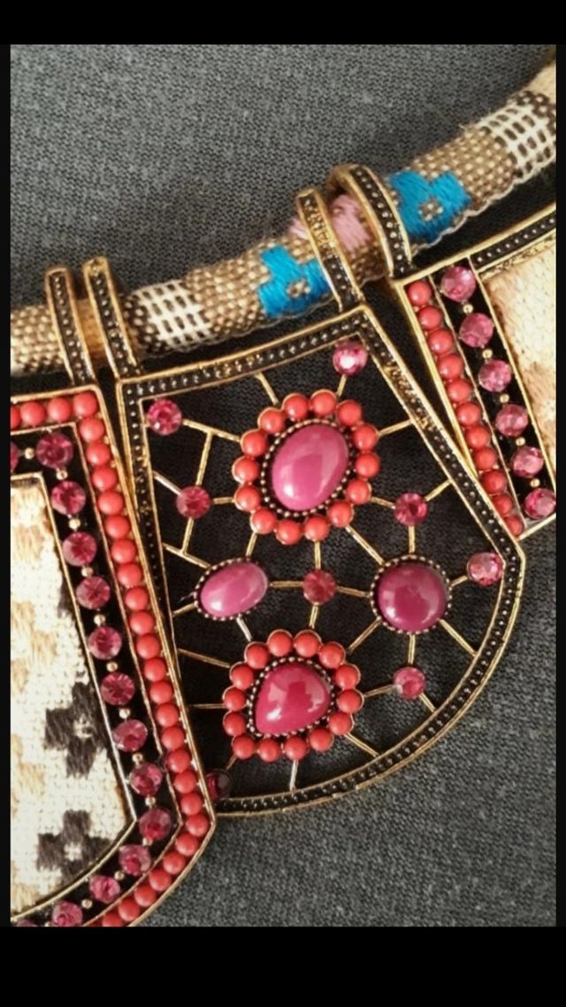 Gargantilla o collar artesanal. Nuevo
