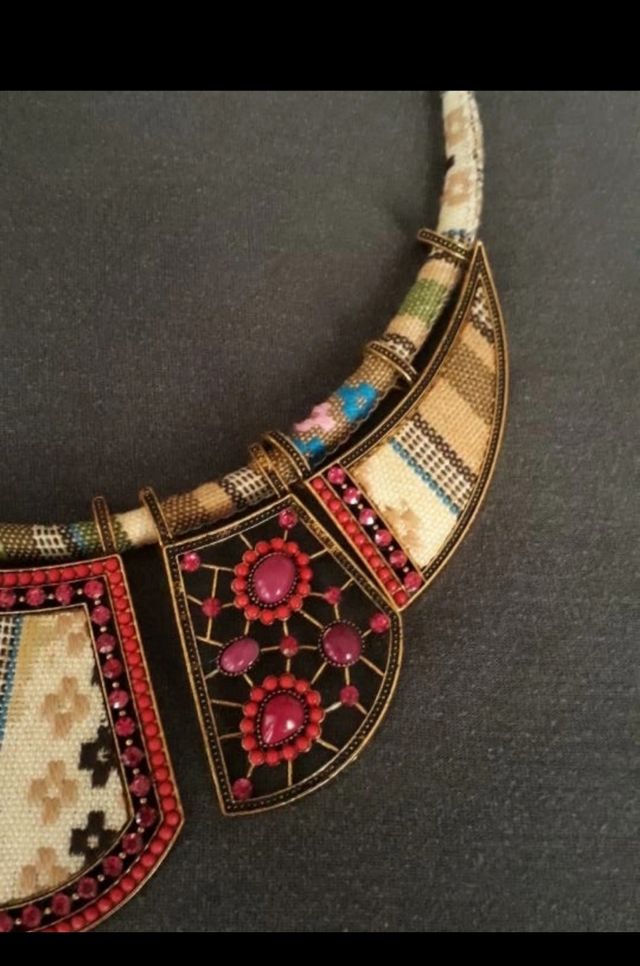 Gargantilla o collar artesanal. Nuevo