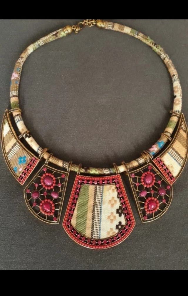 Gargantilla o collar artesanal. Nuevo