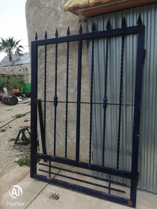 Puerta de hierro macizos 