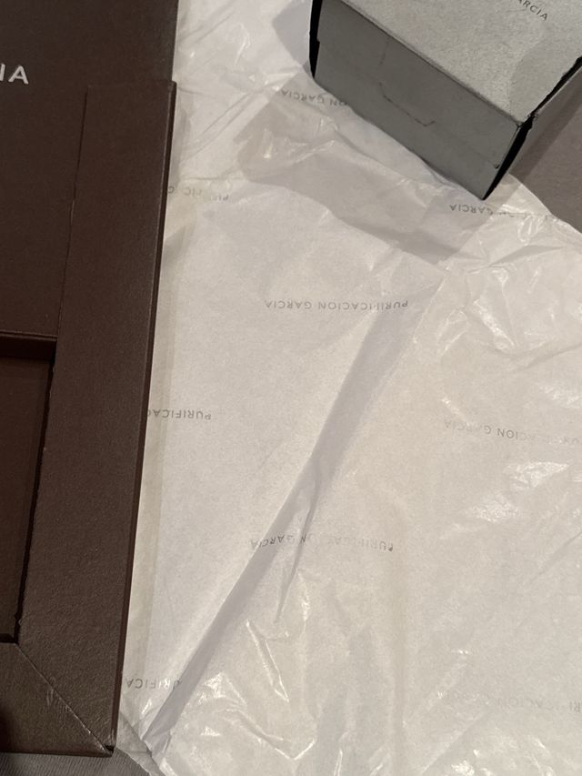Caja sobre y papel de purificacion garcia