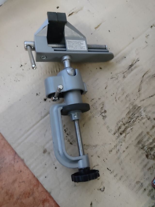 Tornillo de banco multiangulo