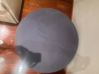 Mesa/ puf redondo con almacenaje