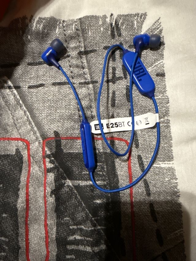 Auriculares JBL E25BT