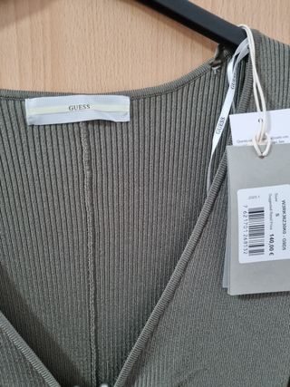 Vestido de Guess.