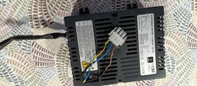 Cargador baterías autocaravana camper cbe