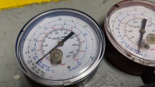 Estuche con puente de manometros