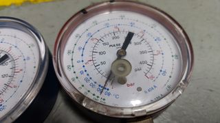 Estuche con puente de manometros