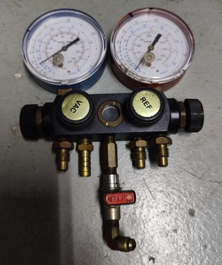 Estuche con puente de manometros