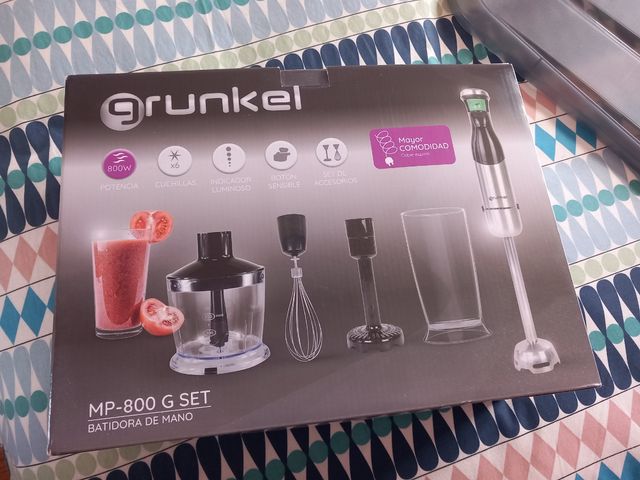 Batidora Grunkel con accesorios