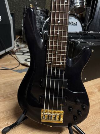 Bajo Yamaha TRB I 5 cuerdas