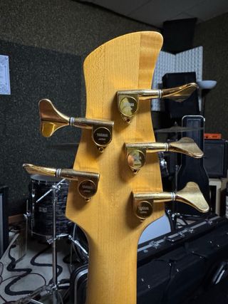 Bajo Yamaha TRB I 5 cuerdas