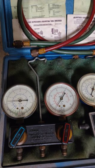 Estuche con puente de manometros