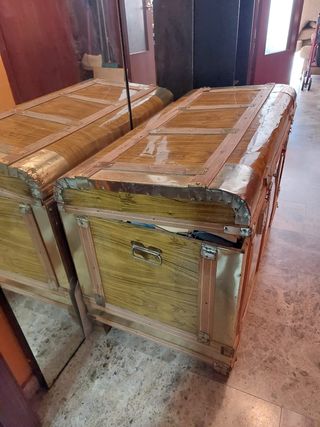 Baúl antiguo de madera