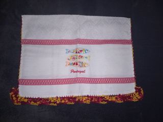 Pano de cozinha com renda artesanal