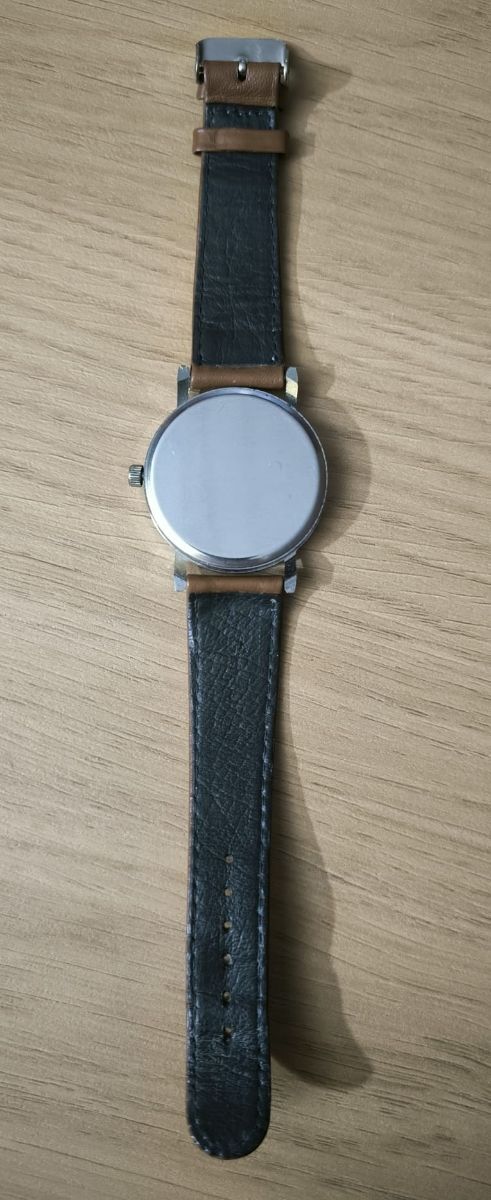 RELOJ CON ILUSTRACIÓN DE FRIEREN