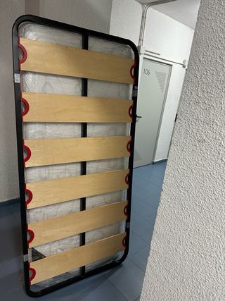 Colchon de 90 x 190 cm y somier.