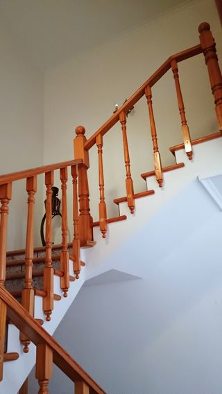 Baranda de madera maciza para escaleras