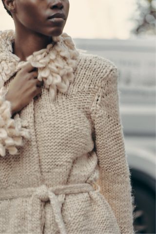 Chaqueta de punto con flecos Zara