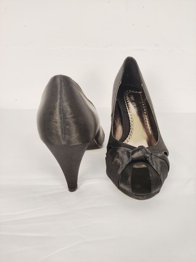 Scarpe donna con tacco.