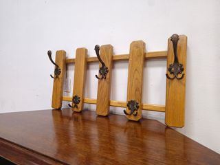 Appendiabiti rustico in legno chiaro