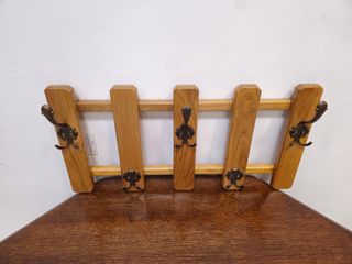 Appendiabiti rustico in legno chiaro