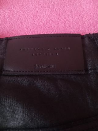 Pantaloni ragazza Stradivarius color nero.