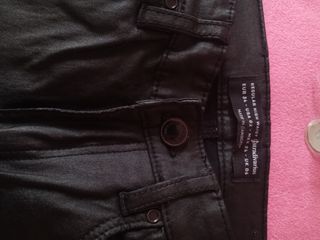 Pantaloni ragazza Stradivarius color nero.