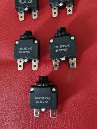 Protectores sobrecarga. Interruptor