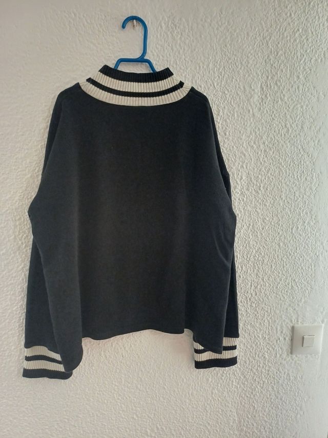 Sudadera negra zara