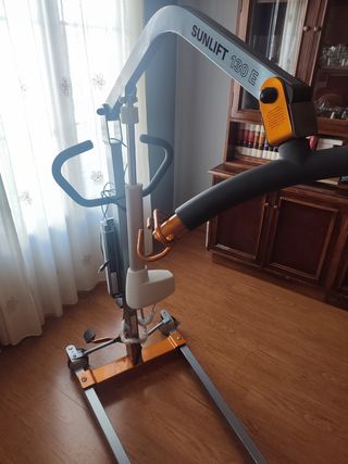 Grúa bipedestación