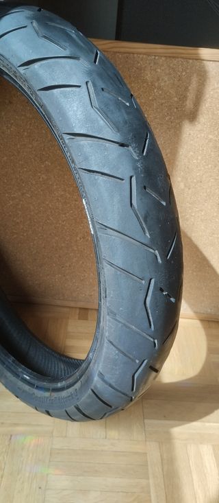 Neumático delantero moto