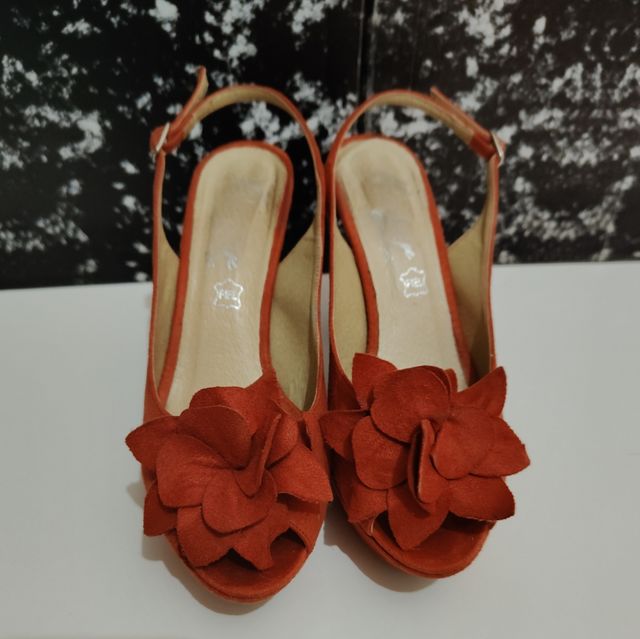 Zapatos tacón de piel color calabaza