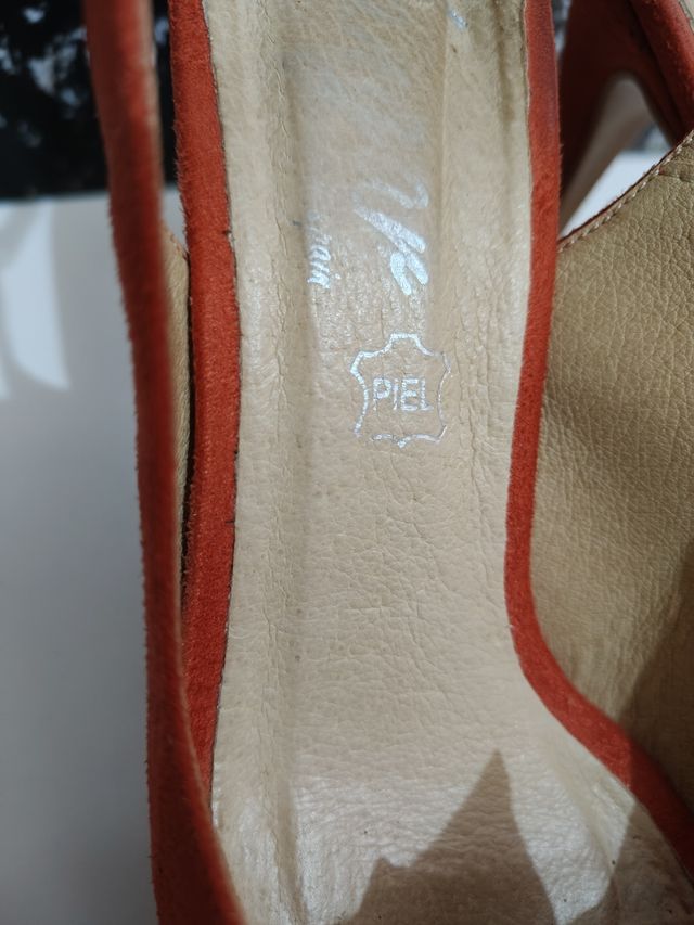 Zapatos tacón de piel color calabaza