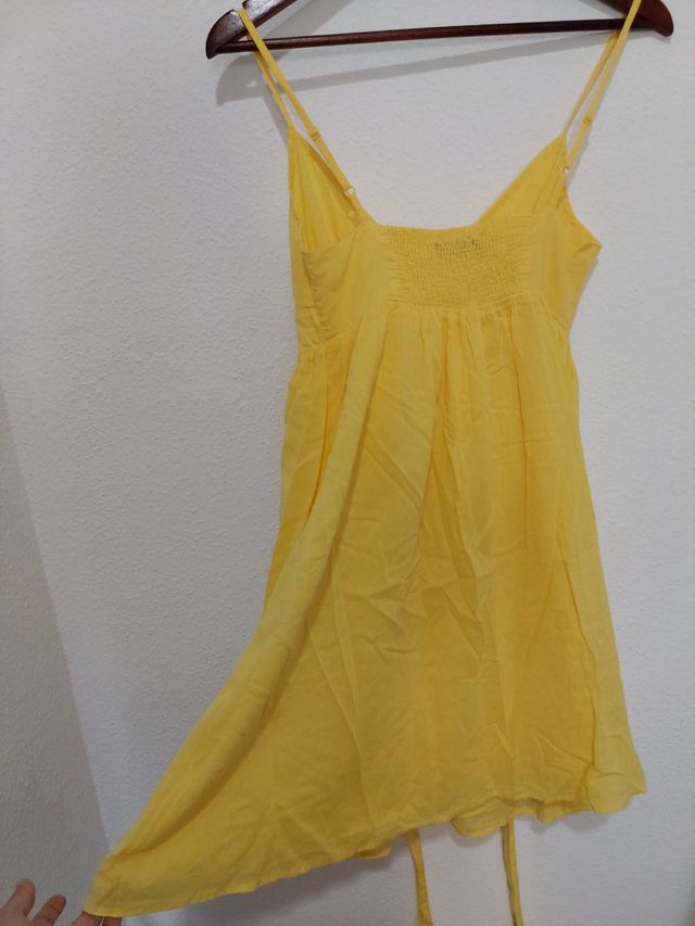 Vestido amarillo de verano