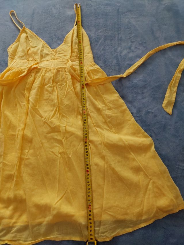 Vestido amarillo de verano