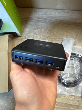 IOGEAR USB 3.0 Switch 2 Entradas y 4 Salidas