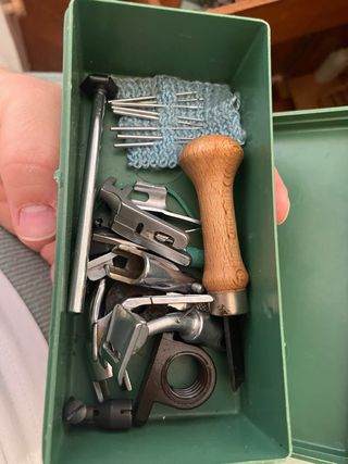 Maquina de coser antigüa REFREY