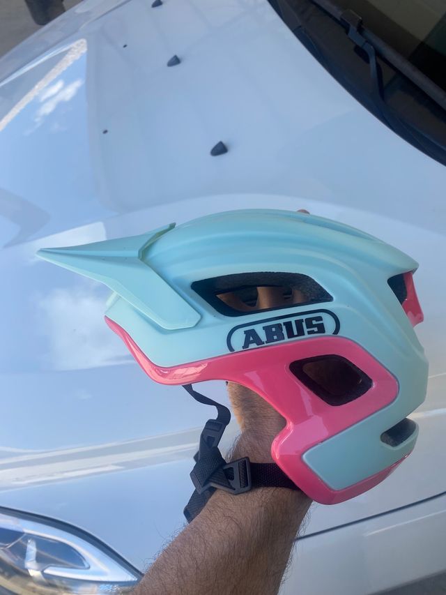 Casco abus cliffhanger..